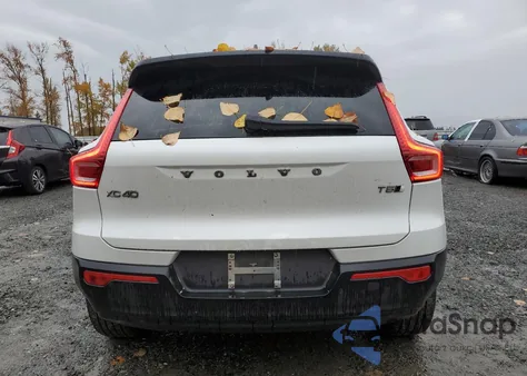 2022 Volvo Xc40 T5 R-Design z USA, uszkodzony, nr VIN YV4162UM4N2700415